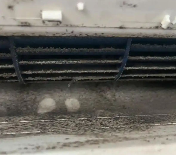 阳西空调吹的风有股烧焦味是怎么回事